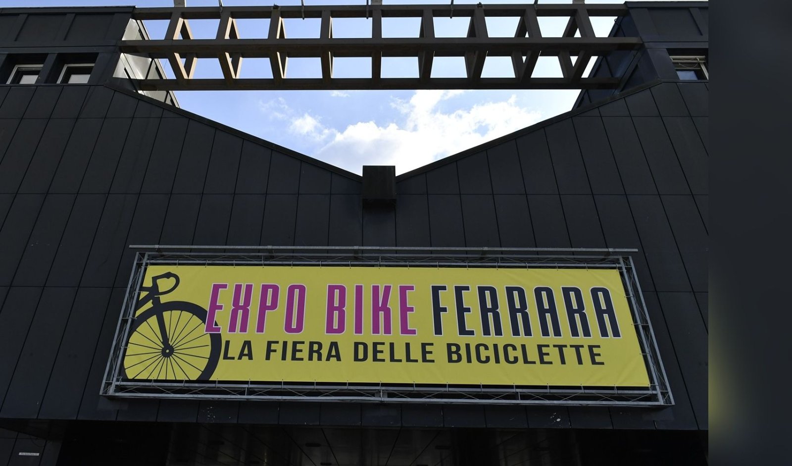 Un'immagine generica segnaposto con angoli arrotondati in una figura.