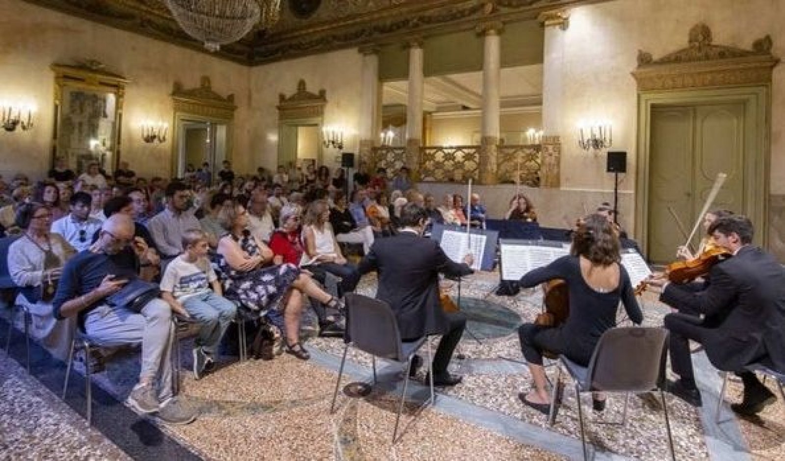 Un'immagine generica segnaposto con angoli arrotondati in una figura.